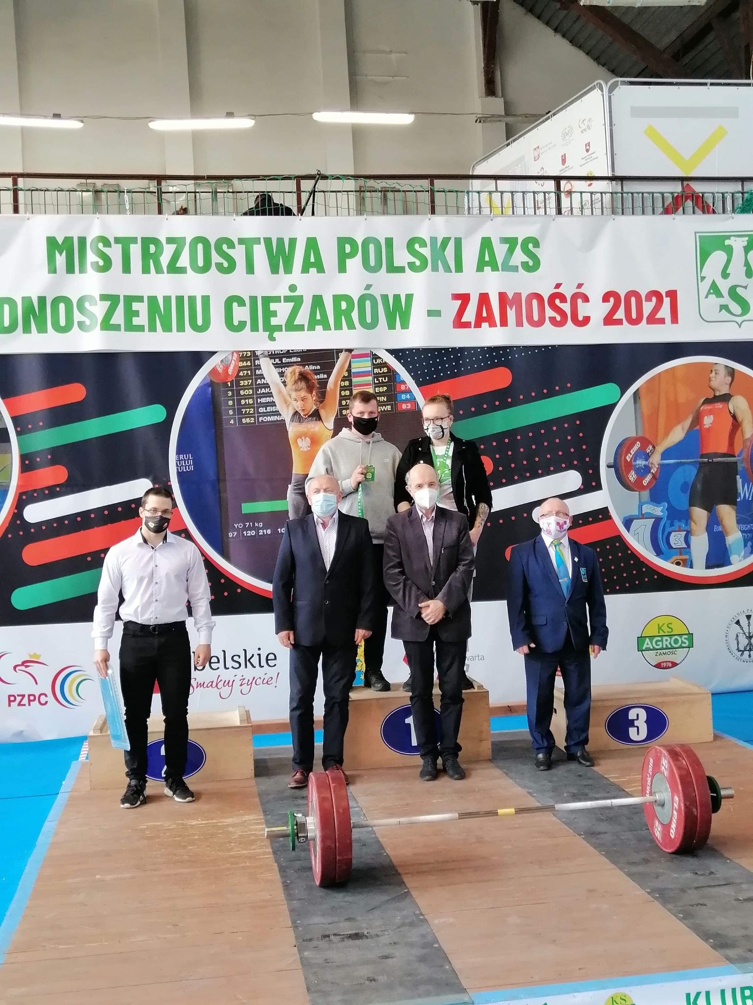 podium, medaliści , zawodnicy i zawodniczki podnoszenia ciężarów